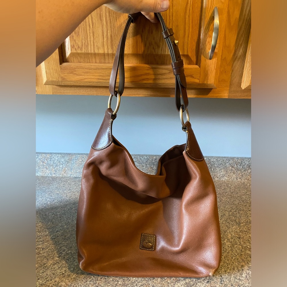 Dooney & Bourke Brown Hobo? Sachel? Shoulder purse, excellent condition